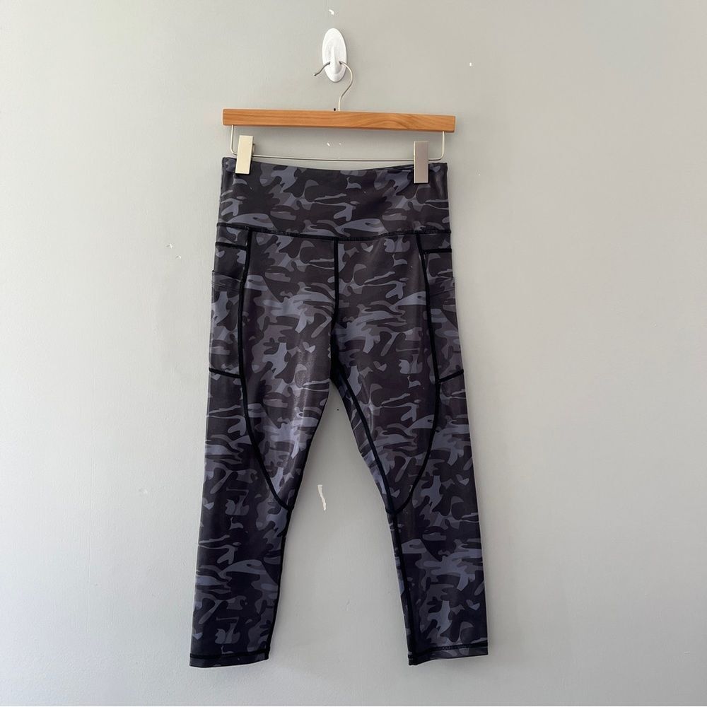 ZYIA Active Camo Cropped Workout Leggings Shiny Stretch Size 8-10